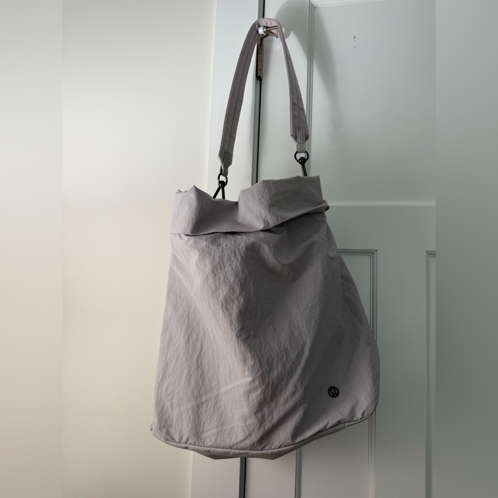 Lululemon light gray tote bag